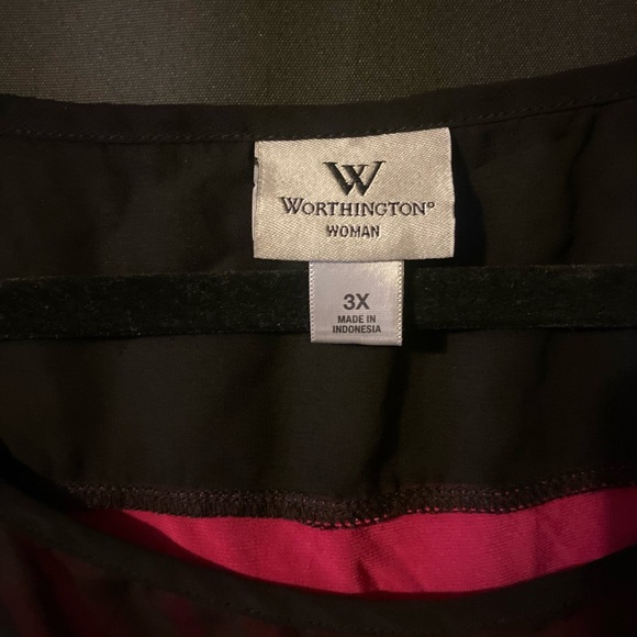 Woman's Blouse Size 3x Short Sleeve Fuchsia and Black Colorblock - Picture 2 of 3